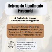 Imagem com fotografia fosca do Arquivo P&uacute;blico ao fundo e informa&ccedil;&otilde;es sobre o retorno presencial e sobre o feriado da Nossa Senhora dos Navegantes na parte central da imagem. Do lado direito, no canto inferiro, est&aacute; a logomarca preta da institui&ccedil;&atilde;o.